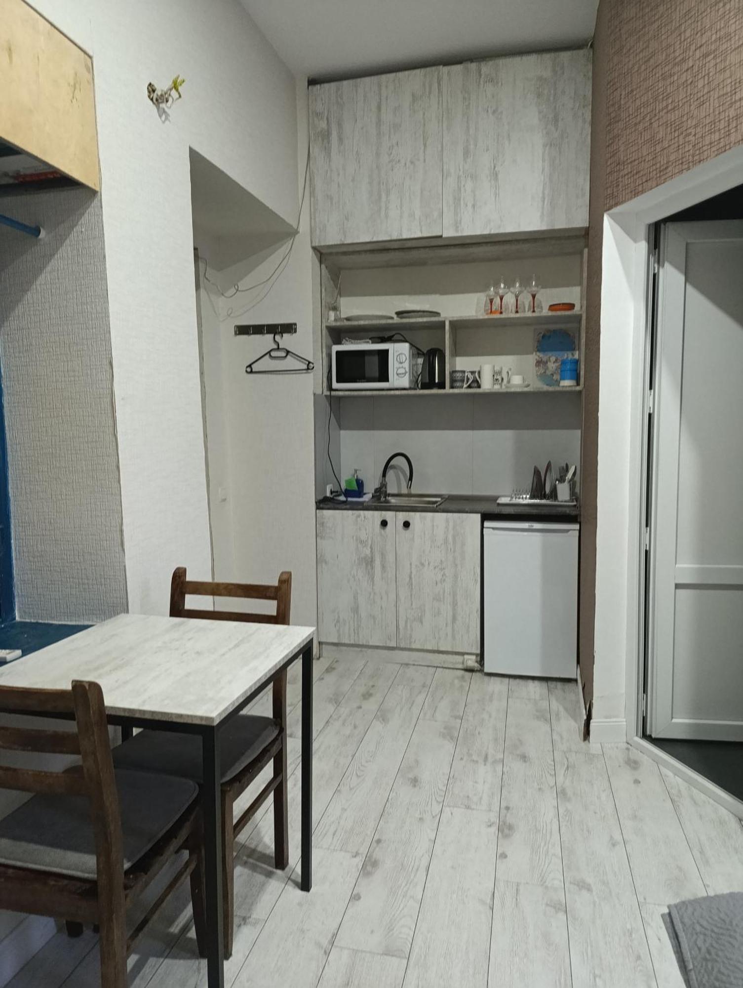 Nino'S Apartment In The Center Of Тбилиси Екстериор снимка